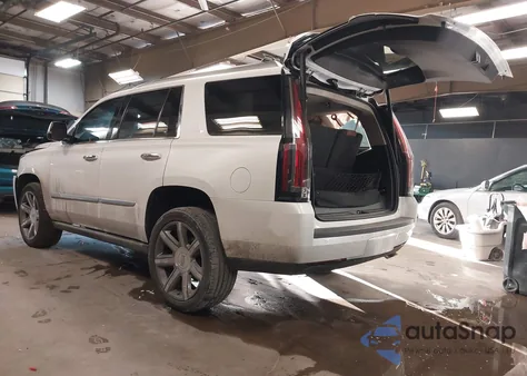 2016 Cadillac Escalade Premium Collection z USA, uszkodzony, nr VIN 1GYS4CKJXGR305767